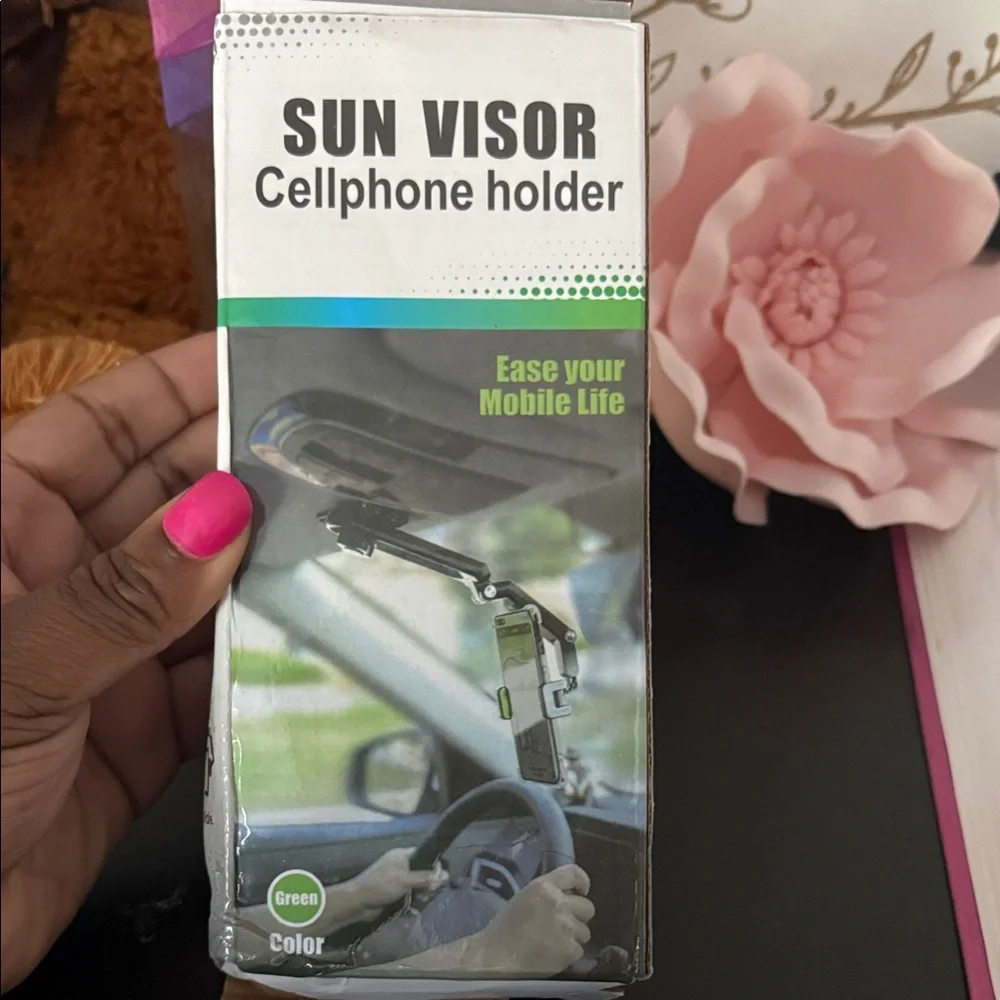 Sun Visor Cellphone Holder - (The box says green, but it’s black)